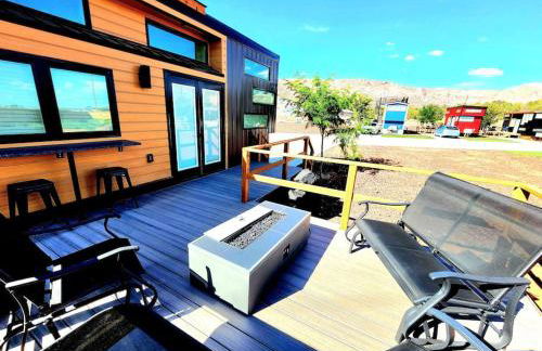 Designer Modern Tiny Home w All of The Amenities - Foto 11