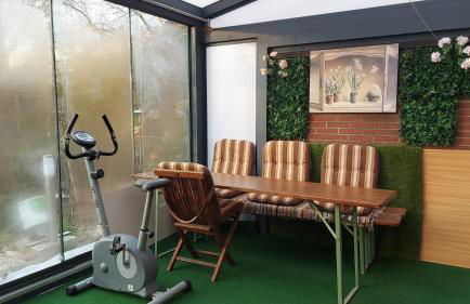 Möbliertes Haus mit Garten im Herzen von Moers - Foto 1