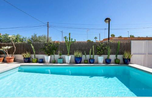 Villa Paloma with private pool, located 350m to the sea and tram station! - Photo 4