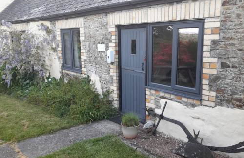 Stable Cottage, Cosy Devon Retreat for Couples or Small Families with Indoor heated Pool, Tennis Court, Direct Access to the Tarka Trail for cycling - Foto 1