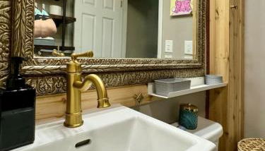 Comfy, Close to Downtown with Lake & Lift Bridge Views - Foto 4