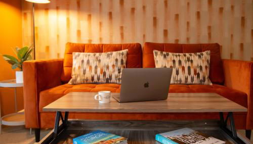 Central 3-Bedroom House Sleeps 5 with Parking - Foto 3