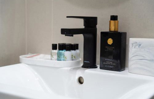 Beautiful 1 Bedroom Apartment with Garden - Clapham Common - Minutes to Central London - Photo 24