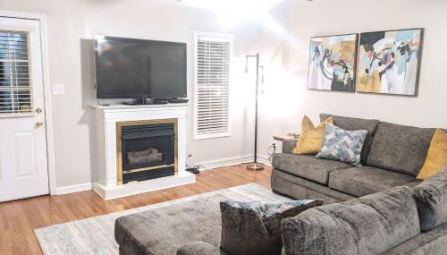 Pet Friendly condo, walk to the Masters - Foto 3