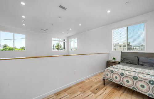 Chic 2 Bedroom 2 Bathroom 3 Level Loft Style Condo by Hollywood Free Gated Parking Full kitchen - Foto 11