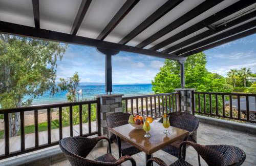 Iakovakis Seaside Exclusive Apartments - Photo 1