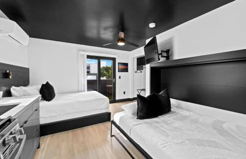 The Neon Elm Hotel - Foto 76