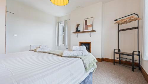 #111 New Farm with hot tub and Sauna - Sleeps 18 - Near Elmore Park - " Perfect for Contractors and Families - Parking space for 10 cars" - Foto 5