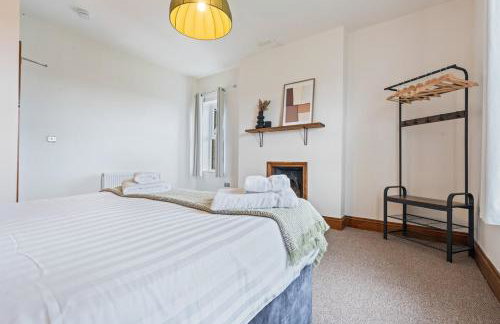 #111 New Farm with hot tub and Sauna - Sleeps 18 - Near Elmore Park - " Perfect for Contractors and Families - Parking space for 10 cars" - Foto 5