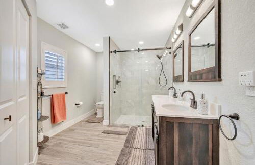 Modern Luxury Retreat in Naples - Photo 53