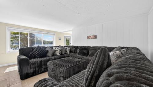 Lakefront Getaway with Private Dock & Scenic Views home - Foto 2