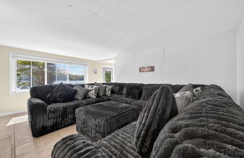 Lakefront Getaway with Private Dock & Scenic Views home - Foto 2