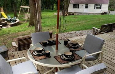 Private Pet-Friendly Cabins with Fire Pit for Nature Escapes in Clear Spring, Maryland, for Memorable Family Glamping Trips - Photo 5