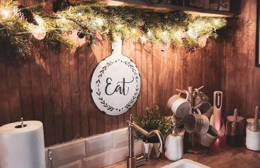 Breathtaking ViewsTwo Bedroom Cabin with Hot tub - Foto 12