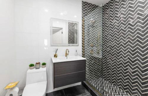 Top Notch 2BR in Upper East Mins to Central Park - Foto 9