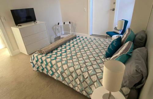 Stylish NOPA Penthouse, Remote Work Friendly - Foto 29