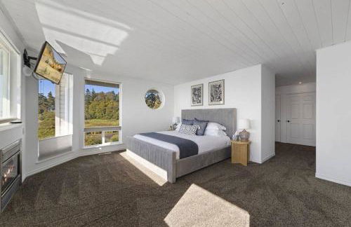 New Beautiful Waterfront at Sandy Point - Photo 34