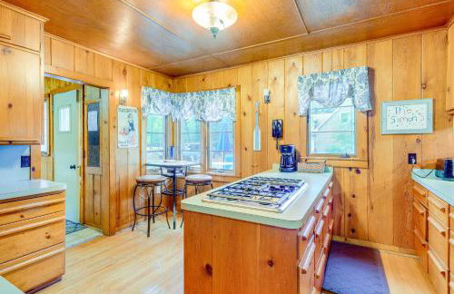 Rapid City Cottage with Patio Near Beach Access! - Foto 11