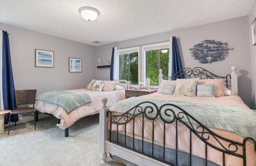 Lakefront Osage Beach Condo + Workspace w/ Pool Views - Foto 23