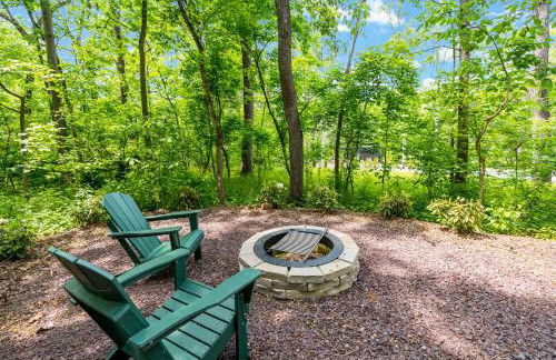 Cute Riverside Cabin w Hot Tub Fire Pit & Kayaks - Foto 22
