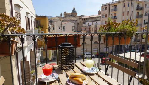 Santa Maruzza - Apartment with Balcony View, 5 Min Walk to Teatro Massimo & Cathedral - Foto 2