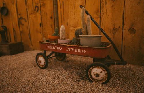 Romantic Desert Escape - Stargazing Dome, Hot Tub, Fire Pit, Hammocks, Cowboy Pool - Foto 63