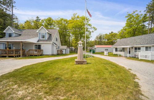 Sunnyside 2BR 1BA Relaxing Lakefront Retreat - Foto 29