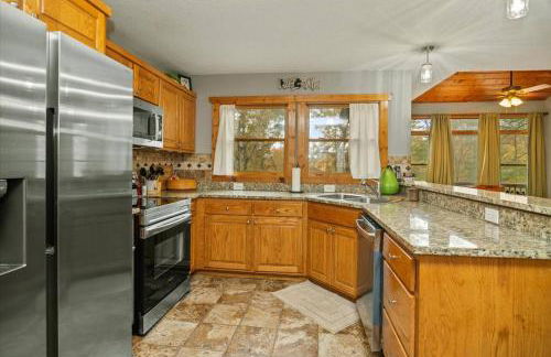 4 BR Mountain Cabin with Hot Tub & Fire Pit in GA - Foto 13