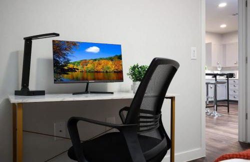 Cozy 2BR w Pool Gym Near Rvrwalk Dome Conv Ctr - Foto 14