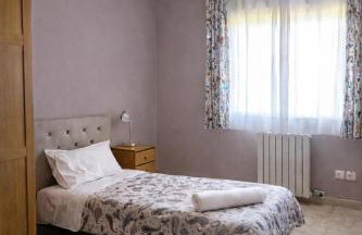 Amplio y Cómodo chalet a 15 minutos del centro con piscina y pistas de tenis - Foto 14