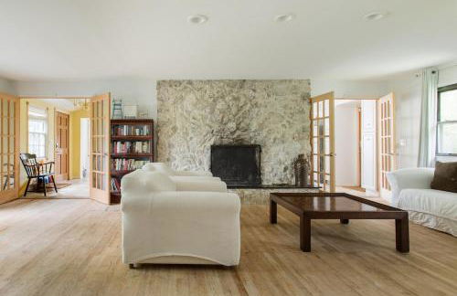 Southampton Village, 2 Fireplaces, Walk to All - Foto 1