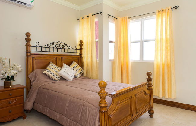 Kinsgton Modern Duplex Apartment with Pool - Foto 1