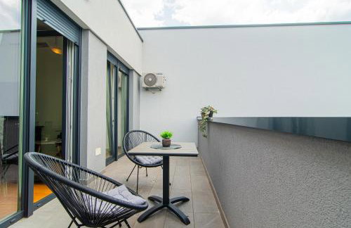 Flexible SelfCheckIns 93 - Zagreb - Garage - Balcony - Bedroom - Photo 9