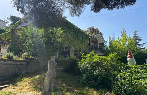 Chalet con piscina en la naturaleza - Foto 2