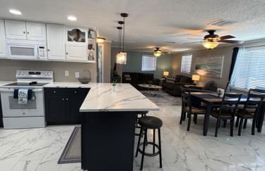 Gorgeous Seaside Seashell Cottage! - Photo 9