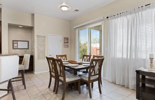 Stylish Silver Falls 4BR KING Master Game Room - Photo 14