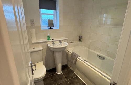 2 Bed Apartment Sleeps 4 -Near Airport -WiFi & Tv - Foto 18