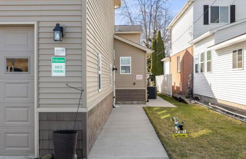 Lakeside Bliss 2BR, 1BA with All Modern Comforts - Foto 48