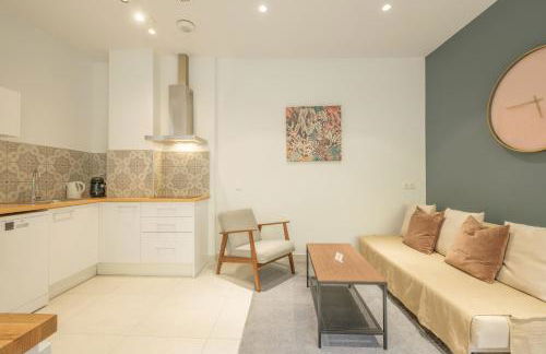 Chic & Comfortable Apartment, Private Terrace - Foto 28