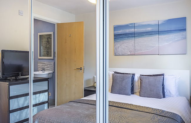 Canary Wharf Luxury Apartments - Photo 13