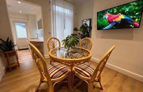 2025 Award Winner Liverpool Cherry House - 4 Bedrooms - Foto 5