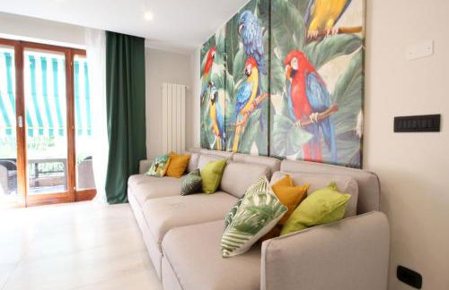 Parrots & Palms - Photo 10