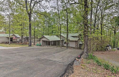 Secluded Edgemont Getaway with Huge Outdoor Deck! - Foto 29