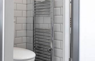 Teck House - Air Host & Stay - 5 mins to Hospital - Foto 35