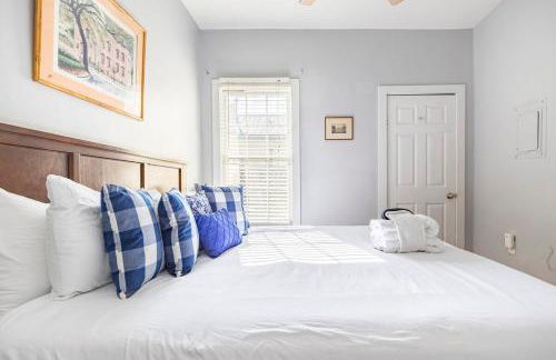 HISTORIC DOWNTOWN KING BED COTTAGE- PARKING and PATIO - Foto 34