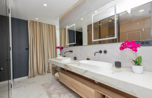 Luxury Lake-View Villa Karmen with Heated Pool, Private Spa & Sunset Terrace - Foto 32