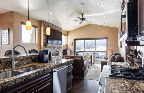 Private Hot Tub, Minutes to Ski, Cozy Getaway, Beautiful Condo- Large 3BR, Private Garage! - Photo 13