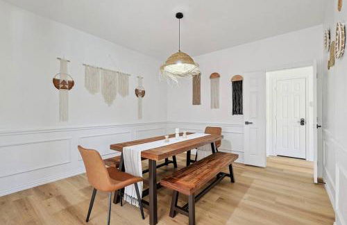 Wellness Oasis 5BR W Pool + Huge Yard + Fire Pit - Foto 44