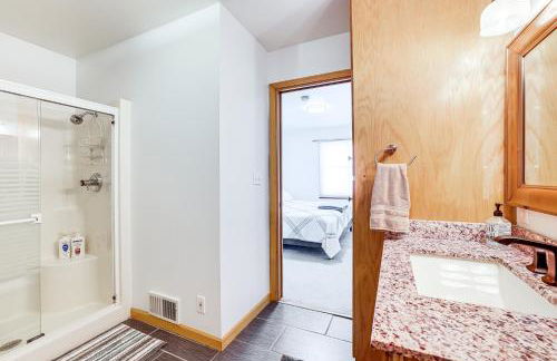 Ski, Hike and Ride On-Site 80-Acre Retreat in Boon - Foto 15