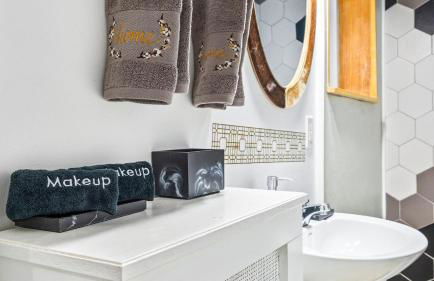 AC Retreat - Cozy 2BR by Tropicana & Beach - Foto 23